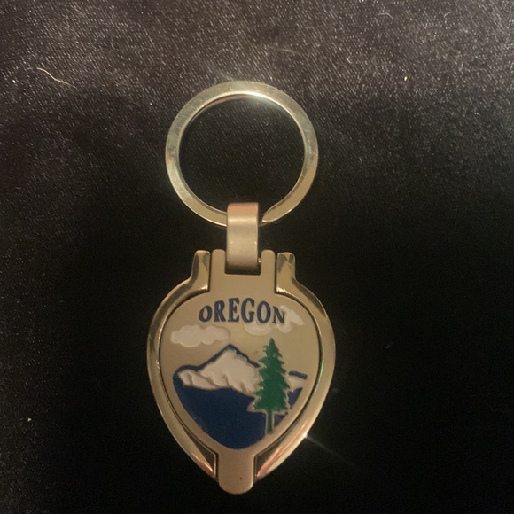 Oregon heart shaped locket key chain - Picture 2 of 5